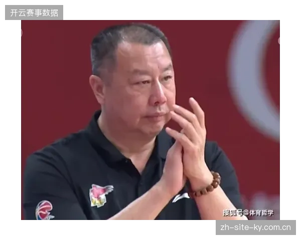 法尔凭借身高优势制霸禁区，成为宁波队防守端最具威慑力的球员